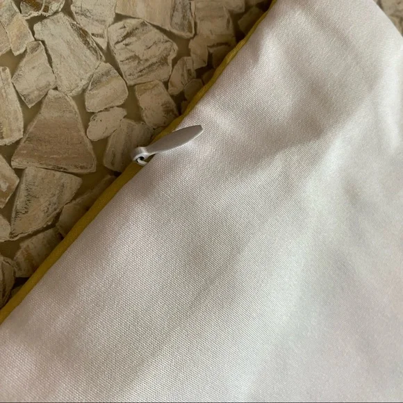 Neon pink python pop Art pillow cushion cover on pale yellow - Picture 4 of 6